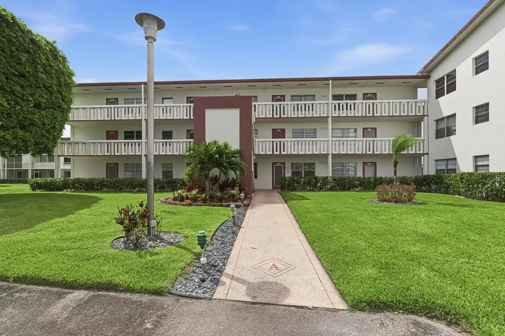 32 Fanshaw A Boca Raton FL 33434