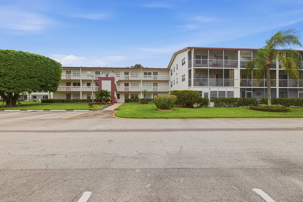 32 Fanshaw A Boca Raton FL 33434