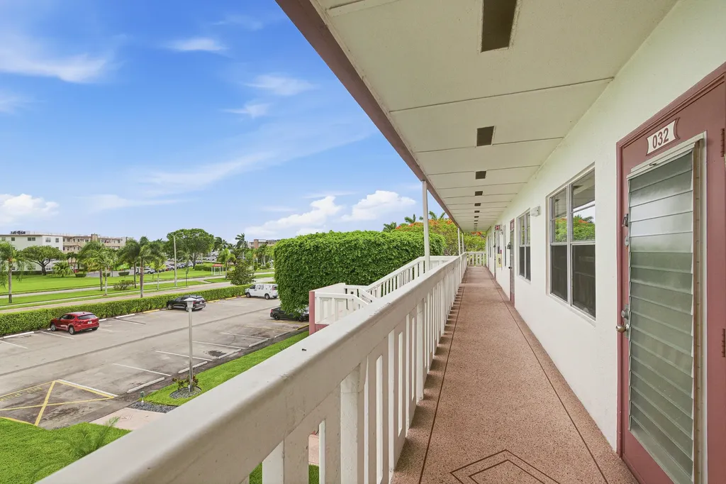 32 Fanshaw A Boca Raton FL 33434