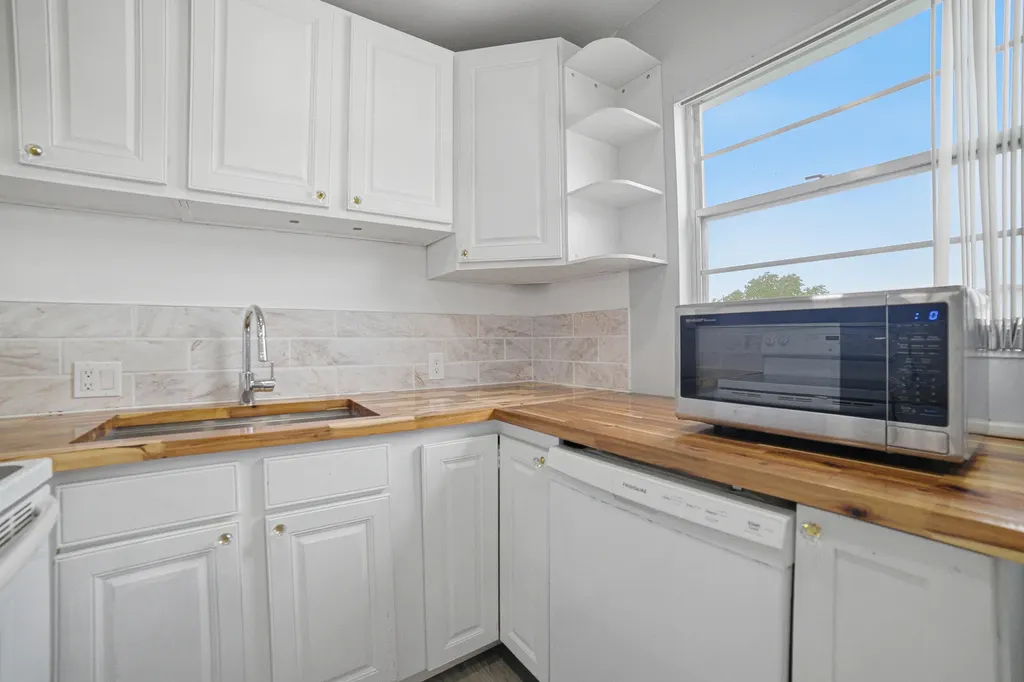 32 Fanshaw A Boca Raton FL 33434