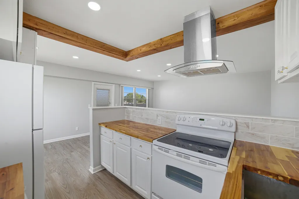 32 Fanshaw A Boca Raton FL 33434