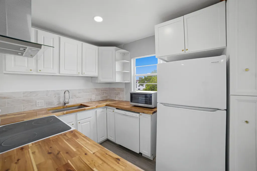 32 Fanshaw A Boca Raton FL 33434