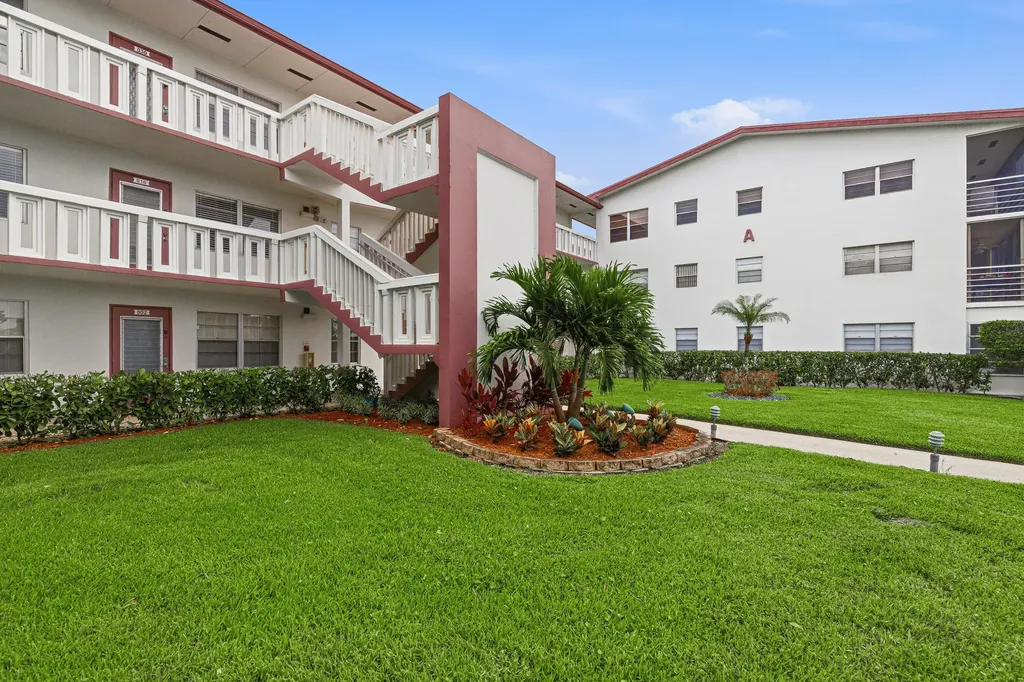 32 Fanshaw A Boca Raton FL 33434