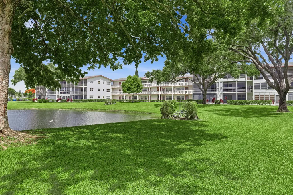 32 Fanshaw A Boca Raton FL 33434