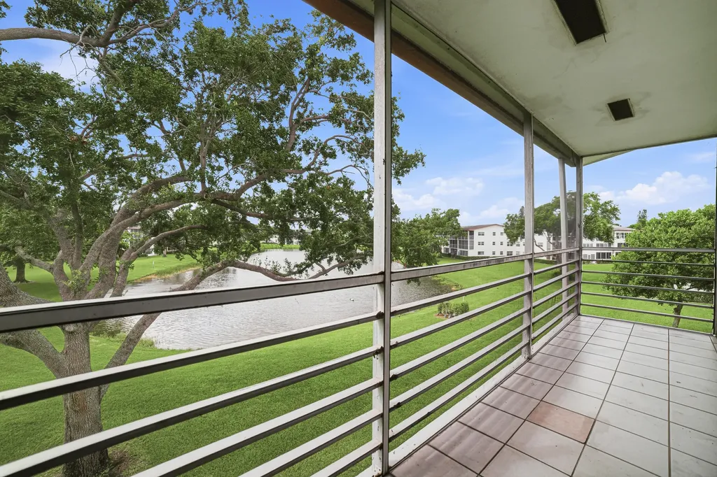 32 Fanshaw A Boca Raton FL 33434