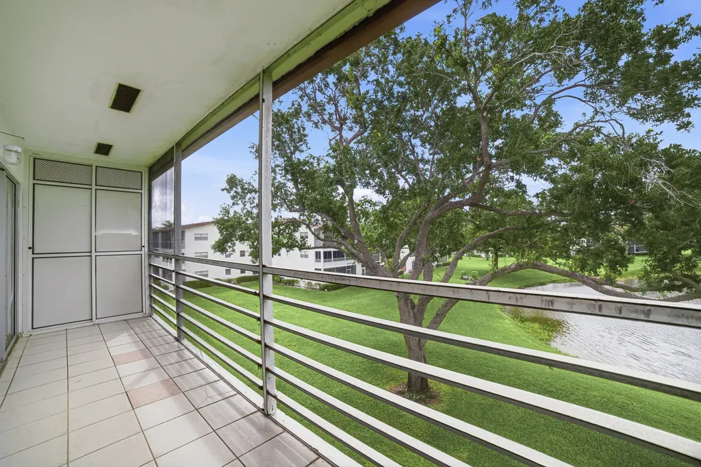 32 Fanshaw A Boca Raton FL 33434