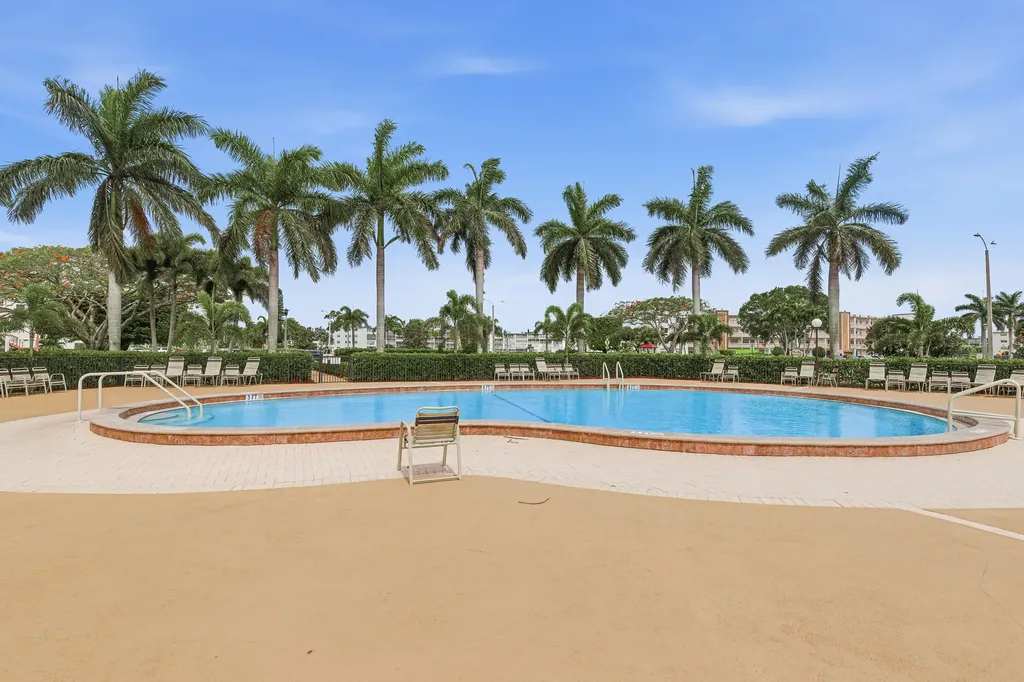 32 Fanshaw A Boca Raton FL 33434