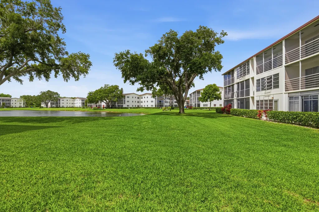 32 Fanshaw A Boca Raton FL 33434