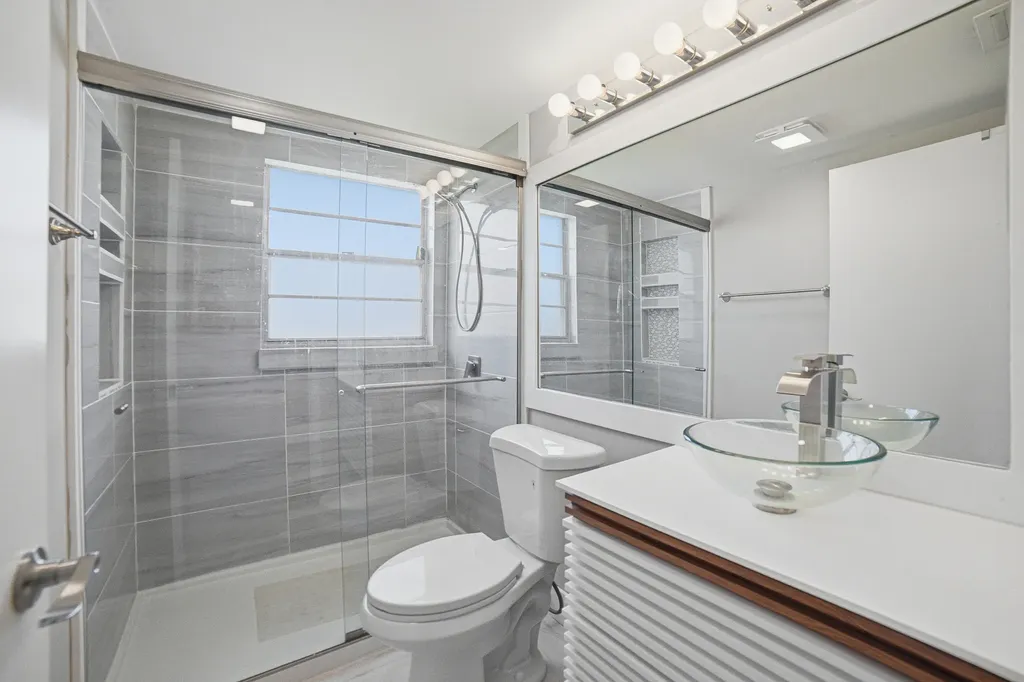 32 Fanshaw A Boca Raton FL 33434