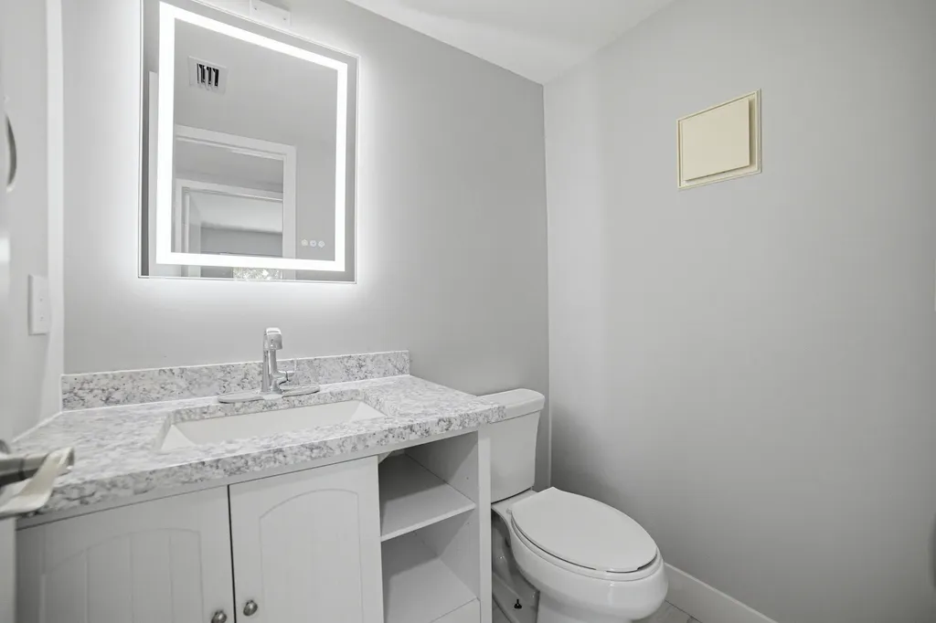 32 Fanshaw A Boca Raton FL 33434