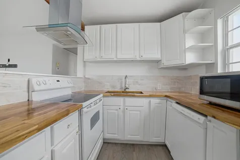 32 Fanshaw A Boca Raton FL 33434