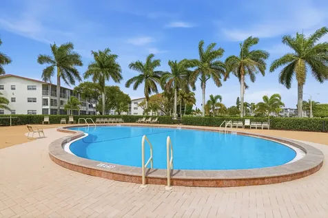 32 Fanshaw A Boca Raton FL 33434