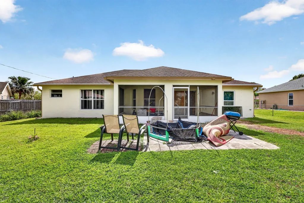 372 NW Hogan Street Port St Lucie FL 34983