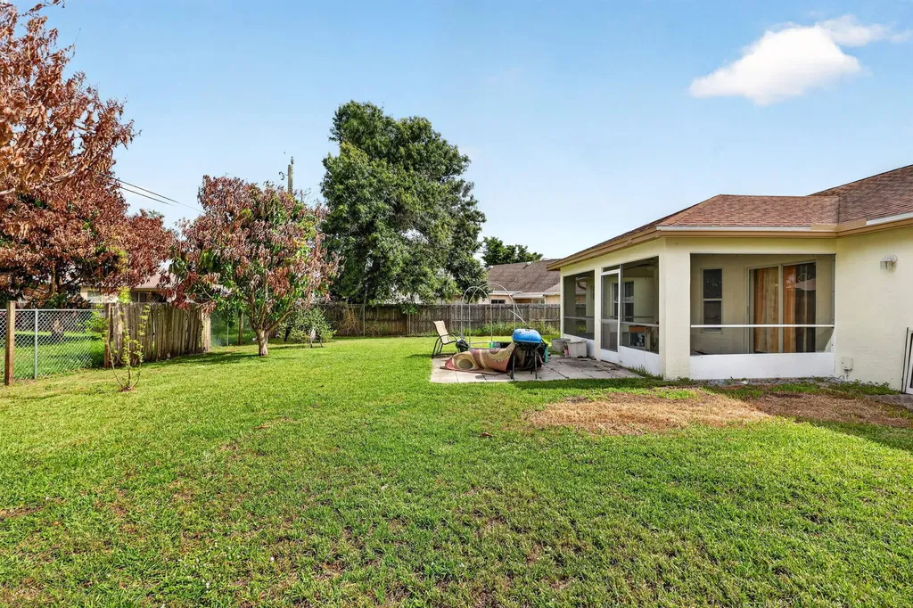 372 NW Hogan Street Port St Lucie FL 34983