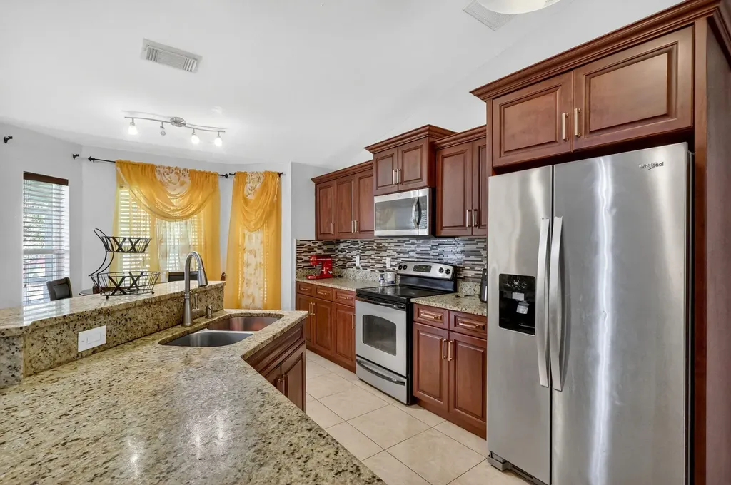 372 NW Hogan Street Port St Lucie FL 34983