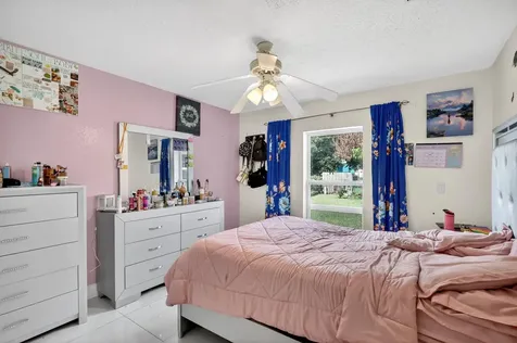 372 NW Hogan Street Port St Lucie FL 34983