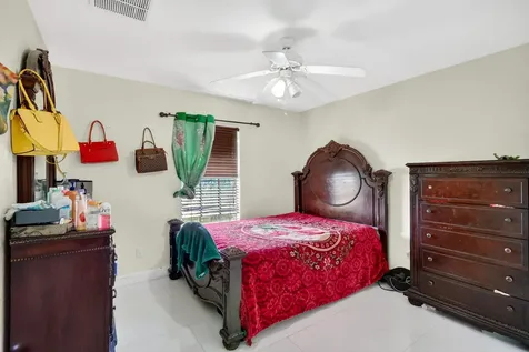 372 NW Hogan Street Port St Lucie FL 34983
