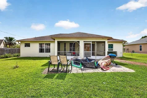 372 NW Hogan Street Port St Lucie FL 34983