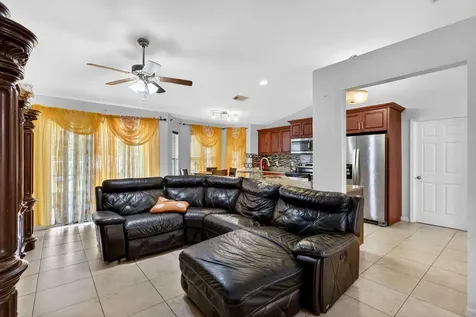 372 NW Hogan Street Port St Lucie FL 34983