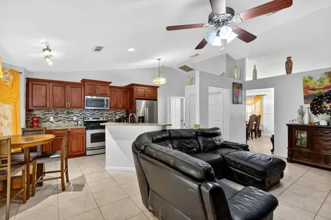 372 NW Hogan Street Port St Lucie FL 34983