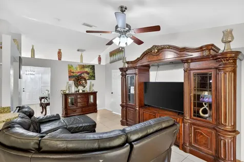 372 NW Hogan Street Port St Lucie FL 34983