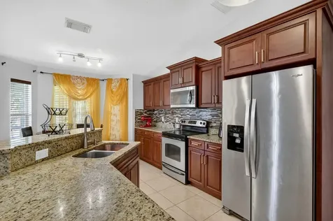 372 NW Hogan Street Port St Lucie FL 34983
