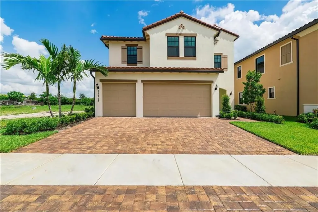 12135 E Baypoint Circle Parkland FL 33076