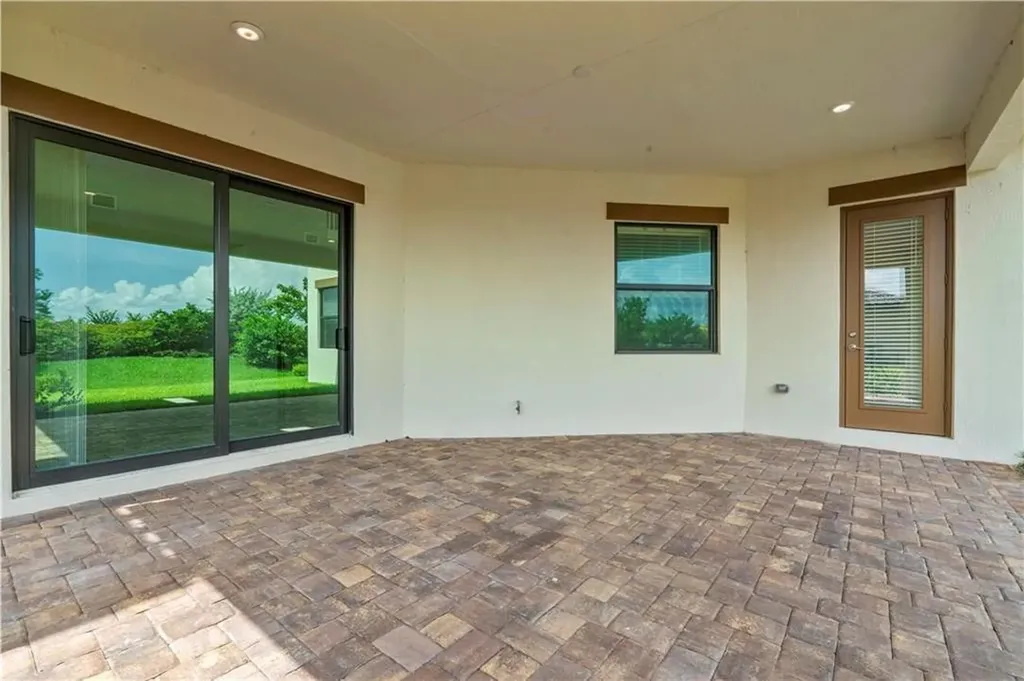 12135 E Baypoint Circle Parkland FL 33076