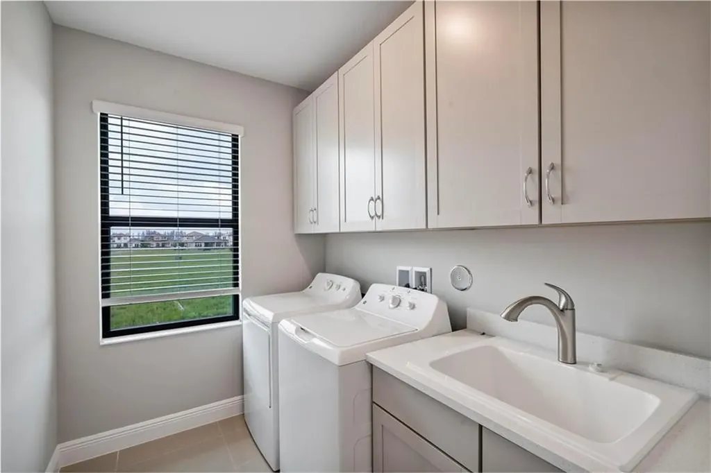 12135 E Baypoint Circle Parkland FL 33076