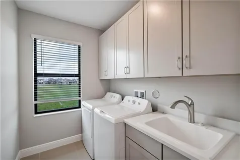 12135 E Baypoint Circle Parkland FL 33076