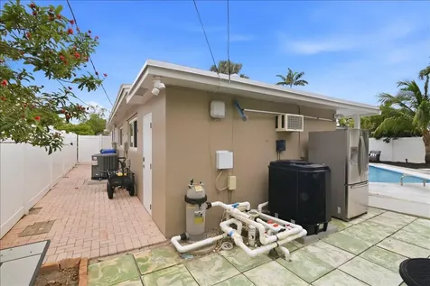 1730 NW 39th Street Oakland Park FL 33309
