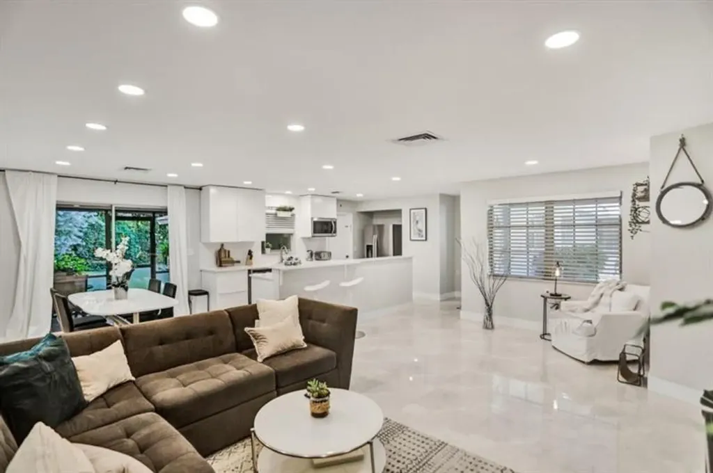 3220 SE 11th Street Pompano Beach FL 33062