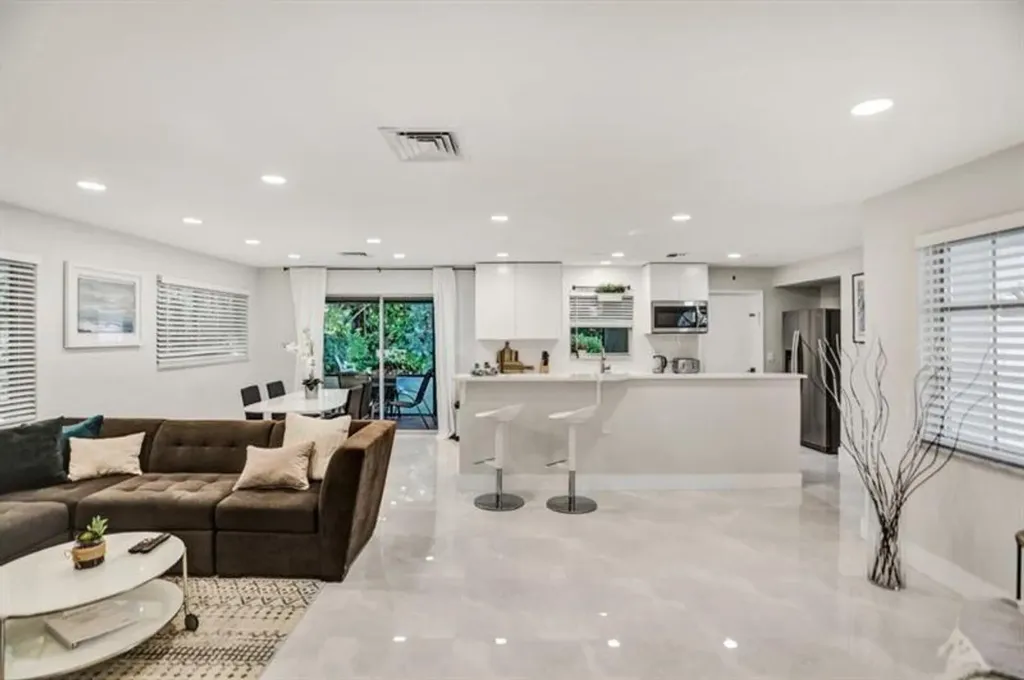3220 SE 11th Street Pompano Beach FL 33062