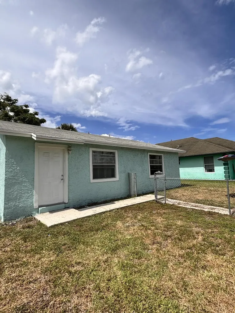 1328 W 6th Street Riviera Beach FL 33404