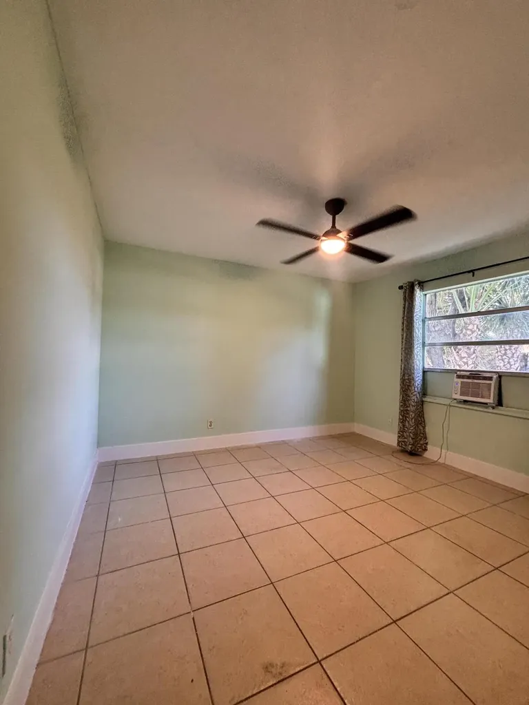 1328 W 6th Street Riviera Beach FL 33404