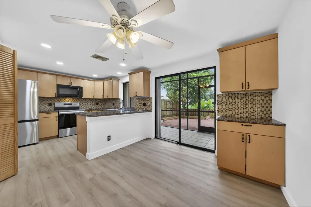 5182 S University Drive Davie FL 33328