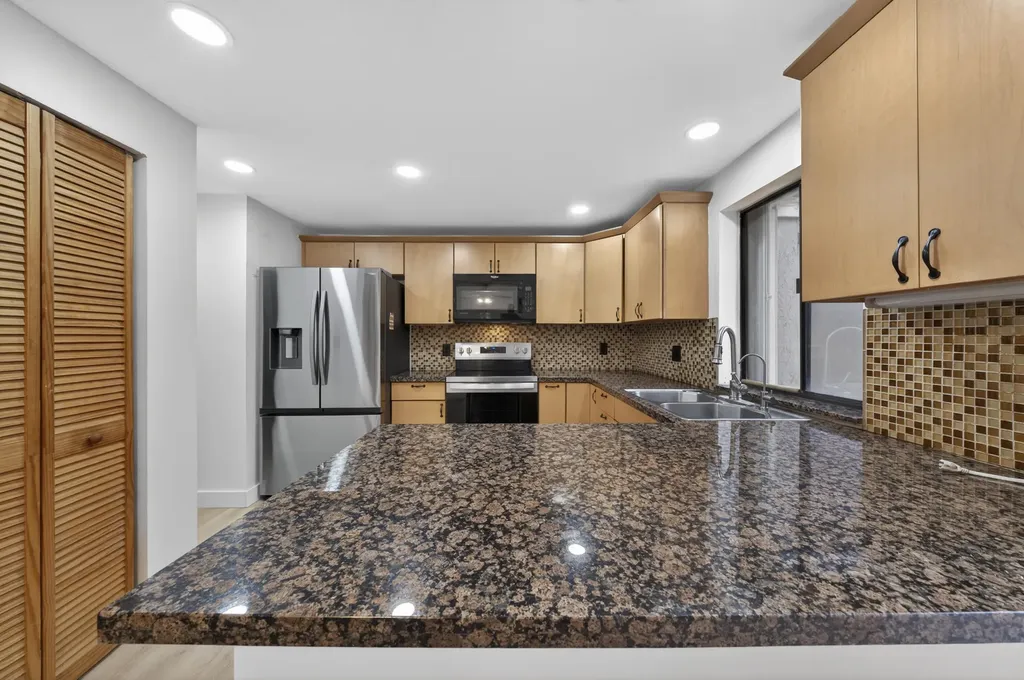 5182 S University Drive Davie FL 33328