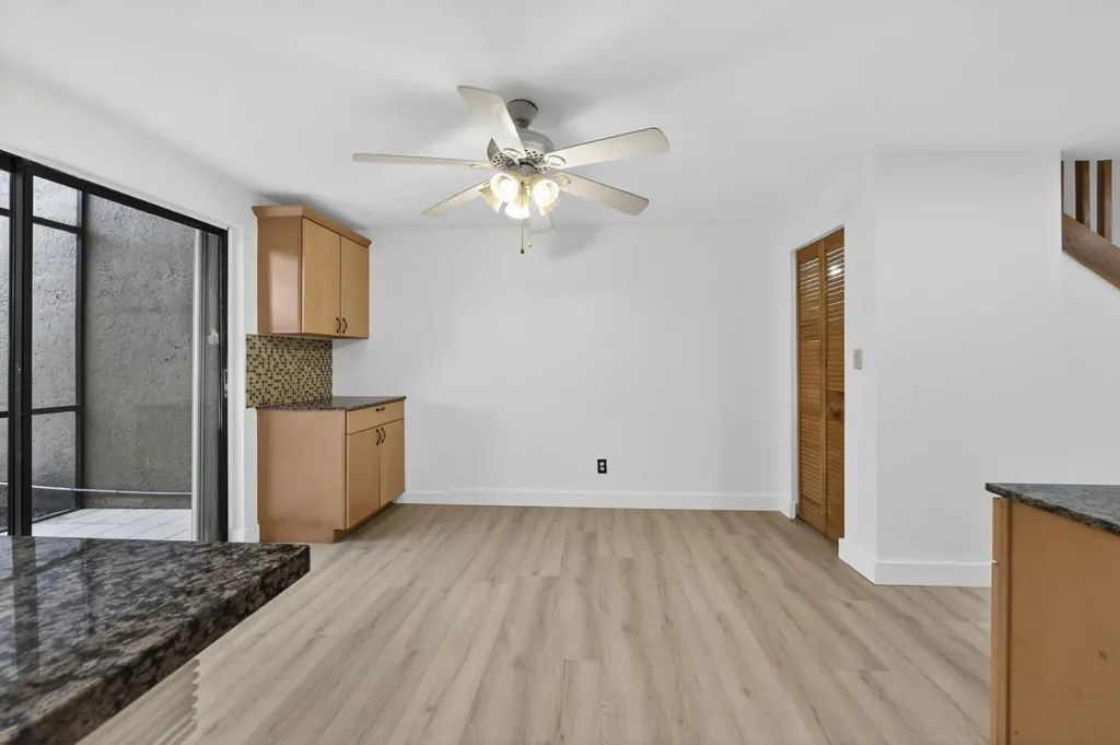 5182 S University Drive Davie FL 33328