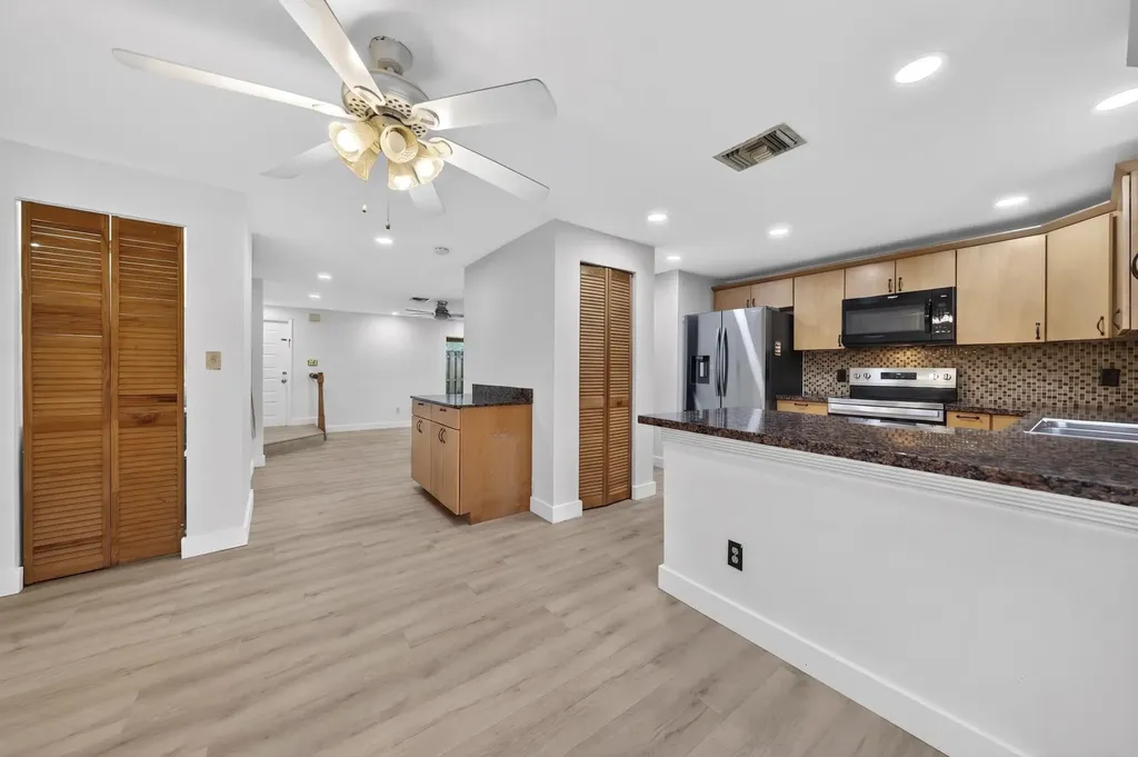5182 S University Drive Davie FL 33328