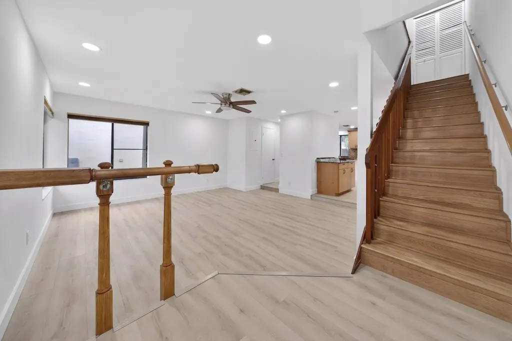 5182 S University Drive Davie FL 33328