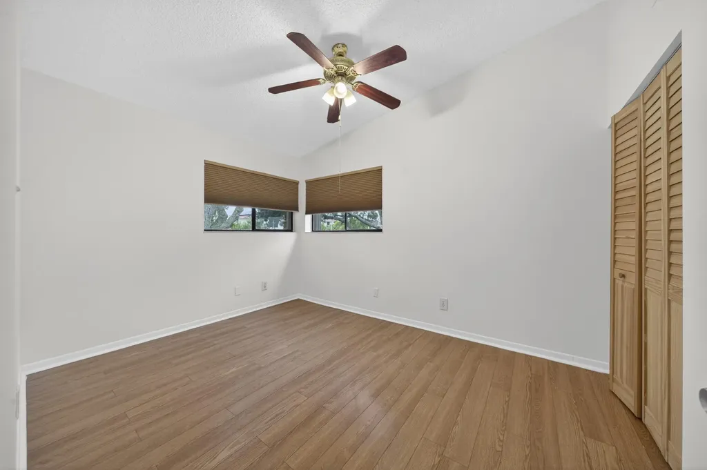 5182 S University Drive Davie FL 33328