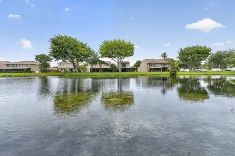 5182 S University Drive Davie FL 33328