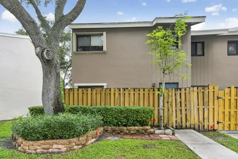 5182 S University Drive Davie FL 33328