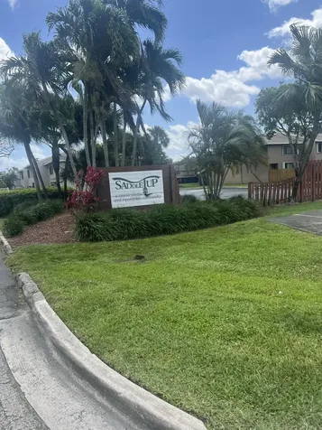 5182 S University Drive Davie FL 33328