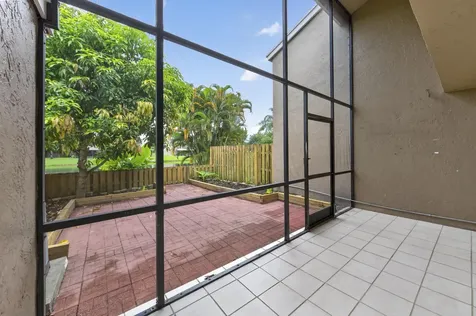 5182 S University Drive Davie FL 33328