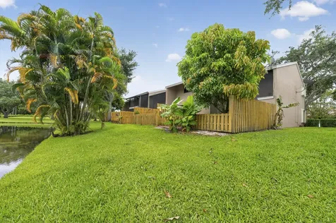 5182 S University Drive Davie FL 33328