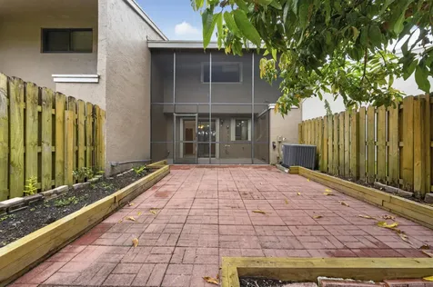 5182 S University Drive Davie FL 33328