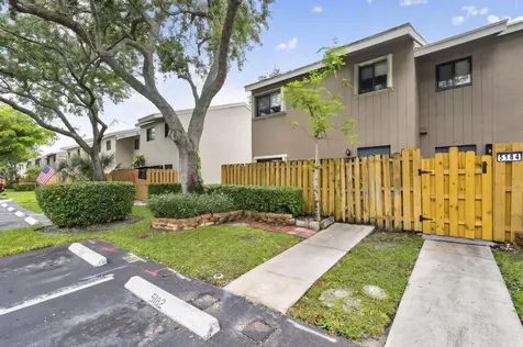 5182 S University Drive Davie FL 33328