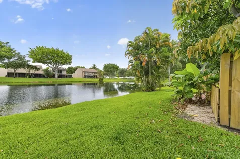 5182 S University Drive Davie FL 33328