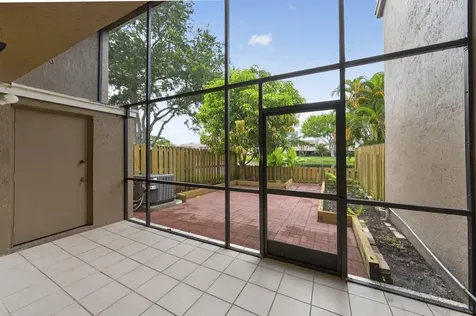 5182 S University Drive Davie FL 33328